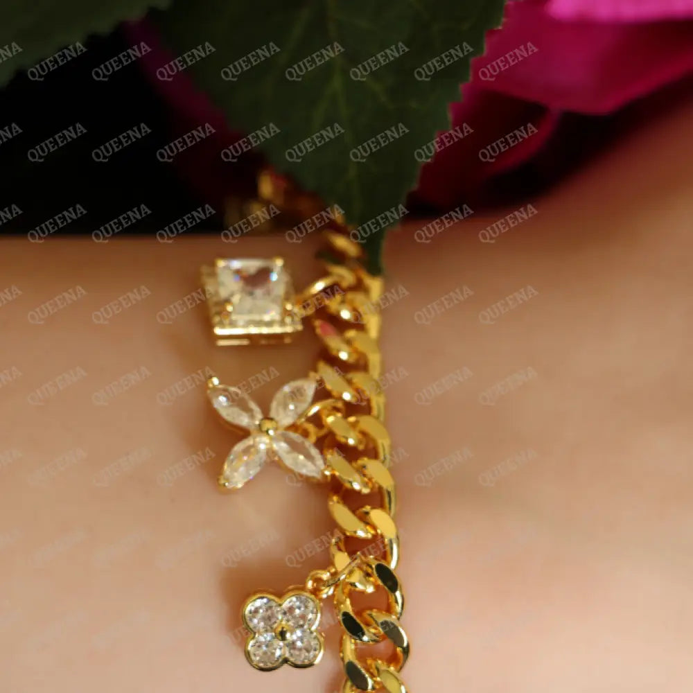 Beautiful Sparkling Crystals Flowers Charms Chain Bracelet Bracelet