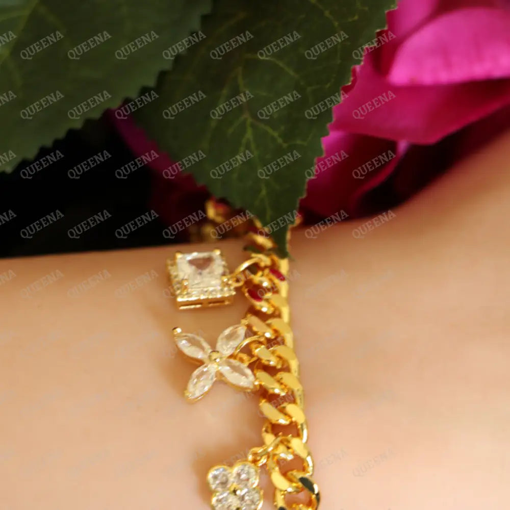 Beautiful Sparkling Crystals Flowers Charms Chain Bracelet Bracelet