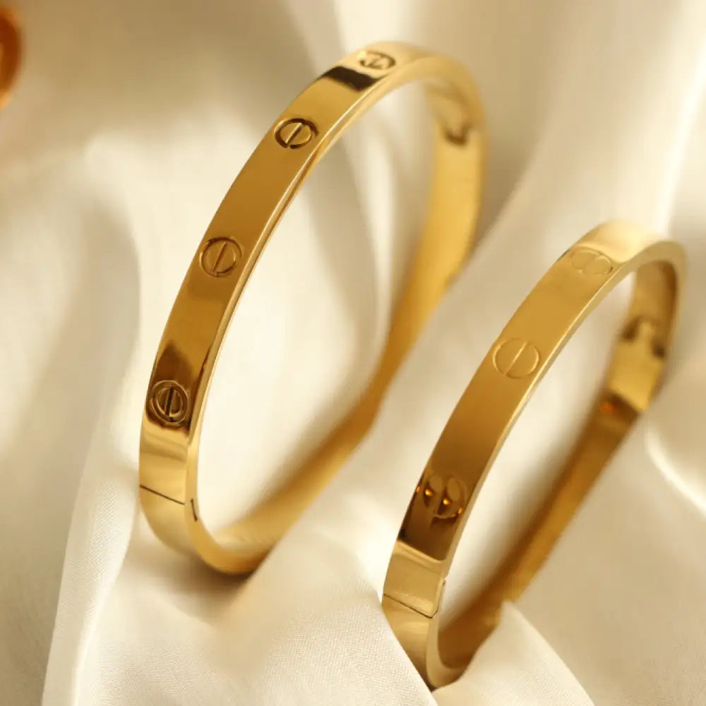 Iconic Bangle Plain Love Bracelet - High Quality 18K Gold Plated Statement Piece