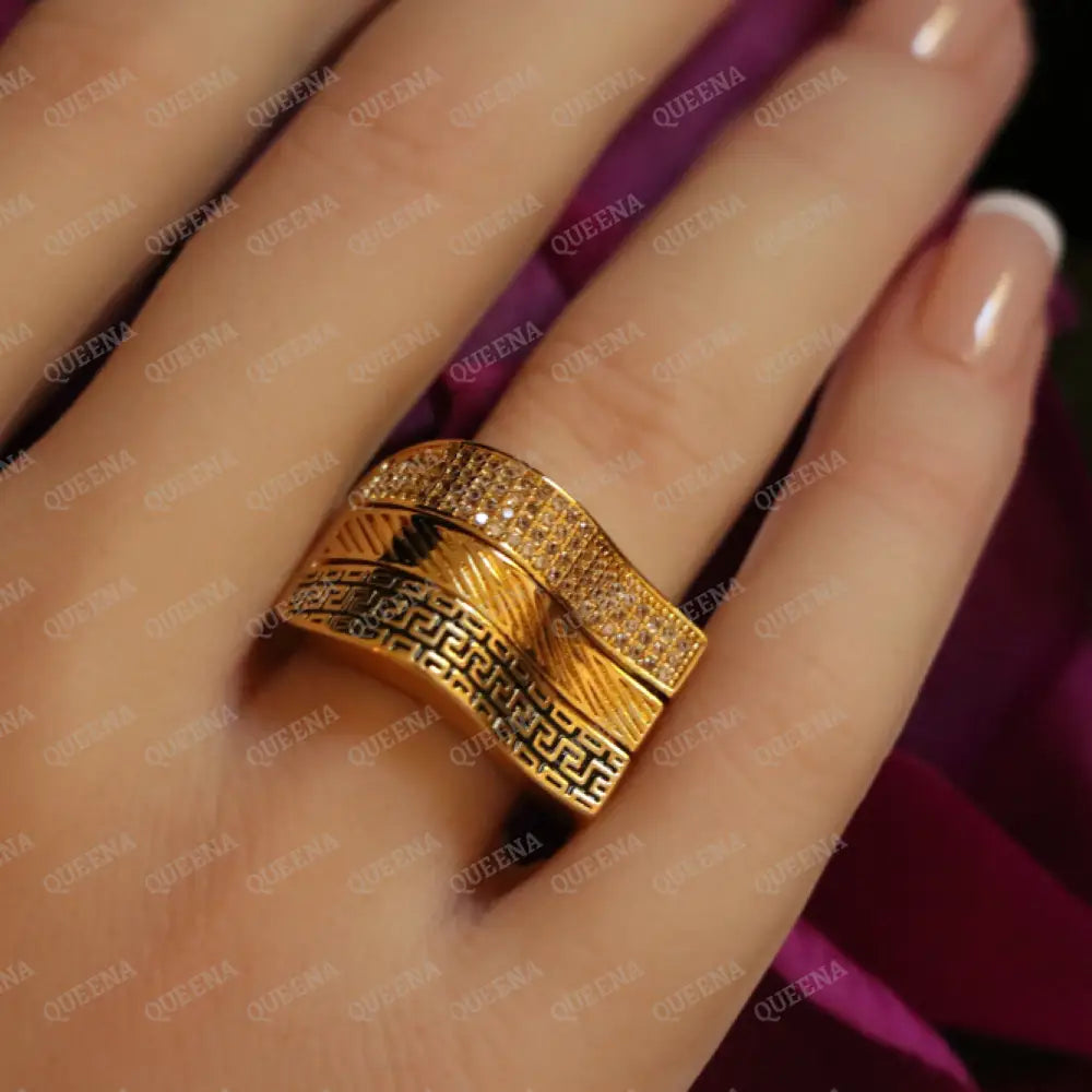 Iconic Luxury Ring with Versace Zigzag Pattern in Zircon Gold and Black Rings
