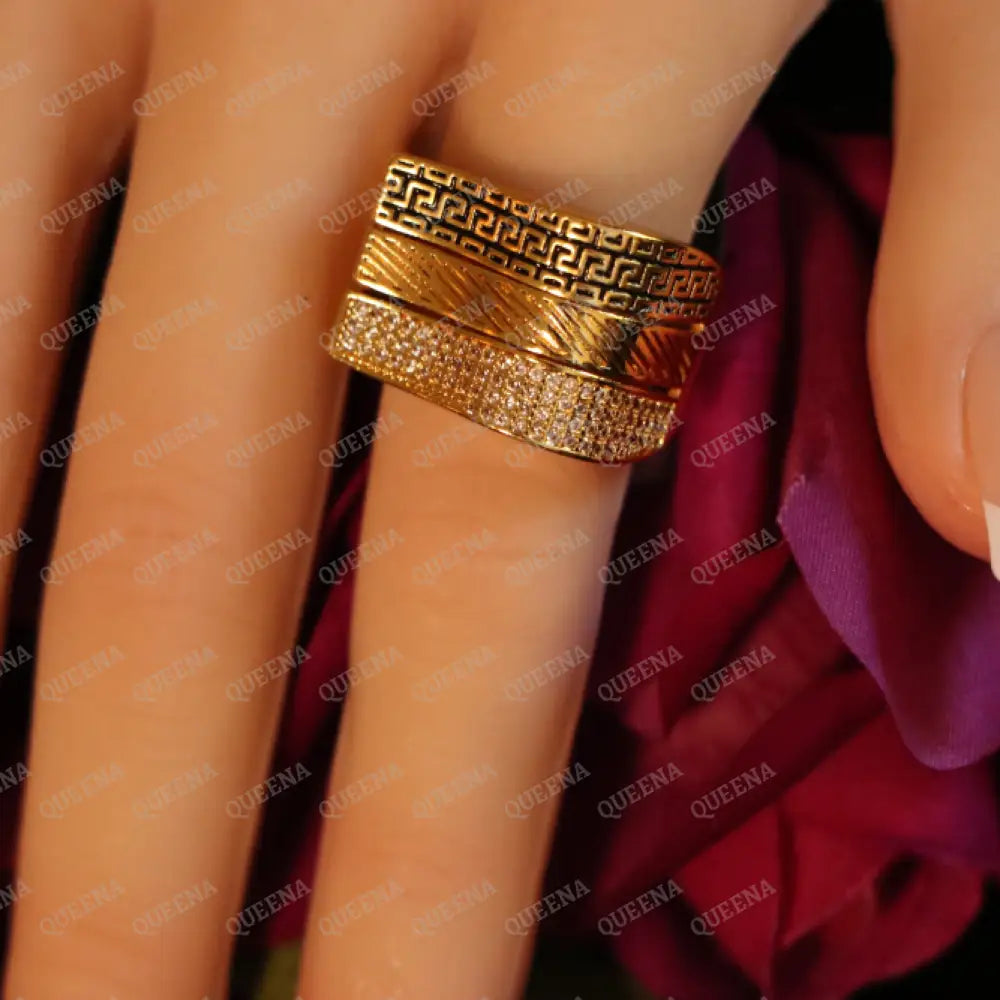 Iconic Luxury Ring with Versace Zigzag Pattern in Zircon Gold and Black Rings