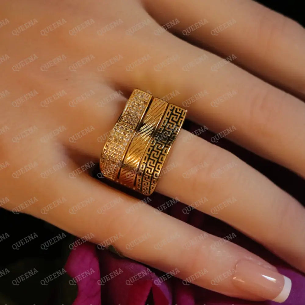 Iconic Luxury Ring with Versace Zigzag Pattern in Zircon Gold and Black Rings