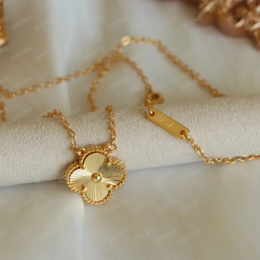 Single Gold clover Necklace - High Quality Stainless Steel Statement Piece Necklaces