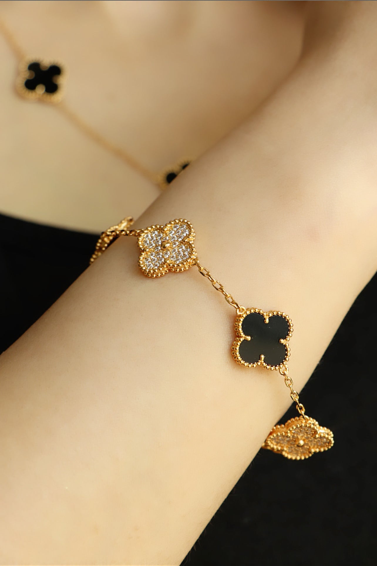 Luxury VCA Bracelet with 5 Multi BLACK ONYX and ZIRCON Leaf Clover - High Quality 18k Gold Plated Statement Piece