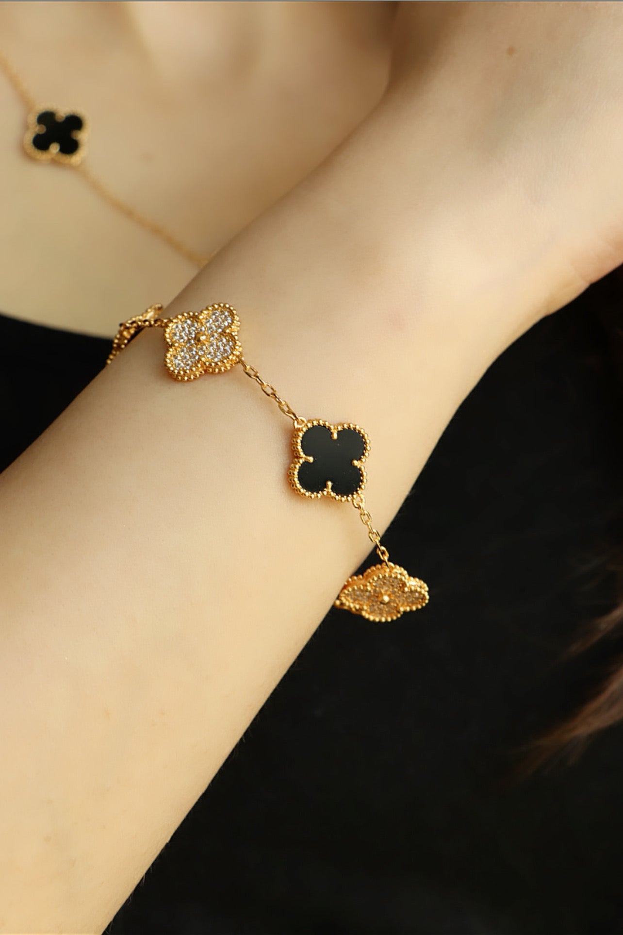 Luxury VCA Bracelet with 5 Multi BLACK ONYX and ZIRCON Leaf Clover - High Quality 18k Gold Plated Statement Piece