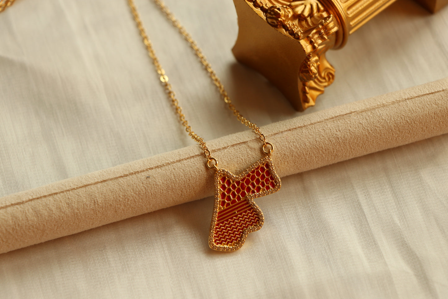 Luxury Golden Red Zircon JORDAN Country Map Gold & Red Colors - Pendant Necklace