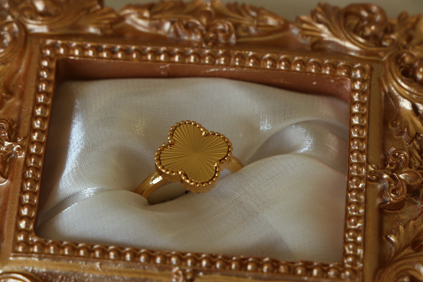 Luxury VCA RING - Luxury VCA YELLOW GOLD Leaf Clover Ring