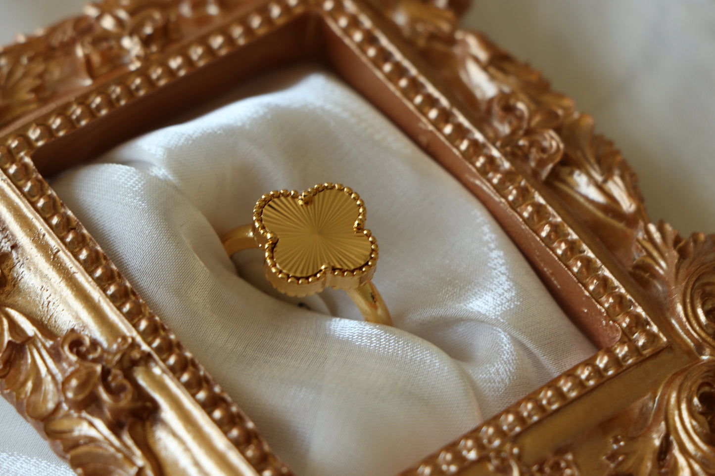 Luxury VCA RING - Luxury VCA YELLOW GOLD Leaf Clover Ring