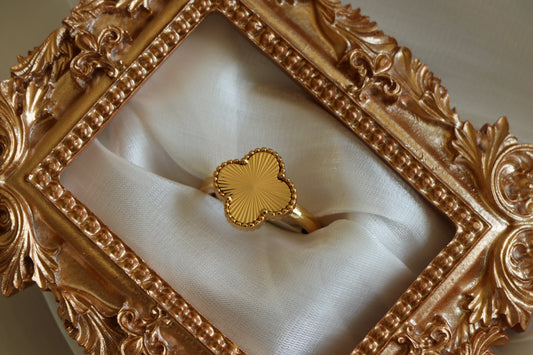 Luxury VCA RING - Luxury VCA YELLOW GOLD Leaf Clover Ring