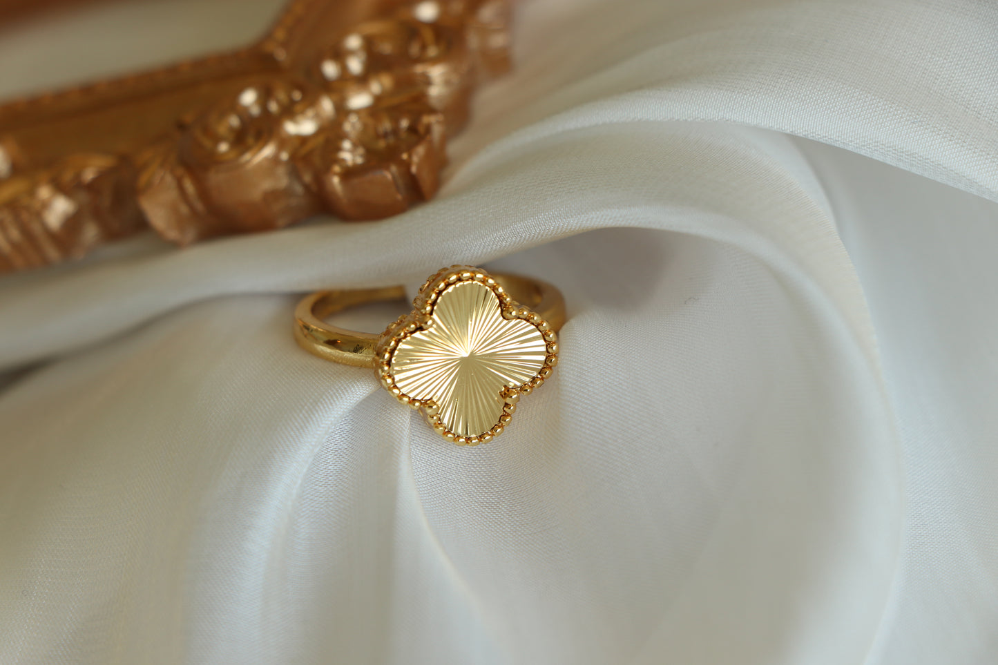 Luxury VCA RING - Luxury VCA YELLOW GOLD Leaf Clover Ring