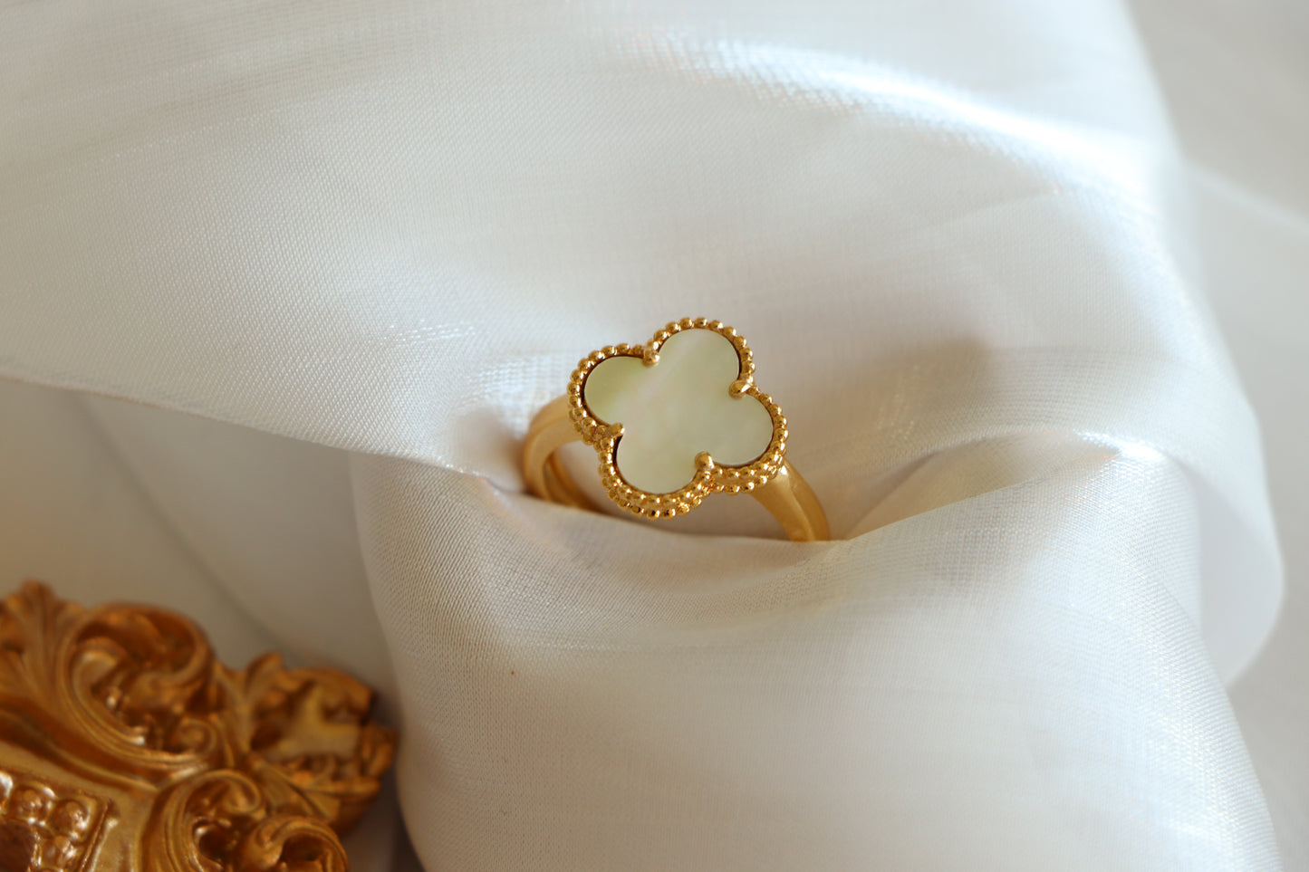 Luxury VCA RING - MOTHER OF PEARL Leaf Clover Free Size Ring - Adjustable