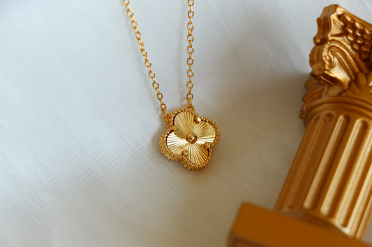 Luxury VCA Pendant Necklace YELLOW GOLD Leaf Clover