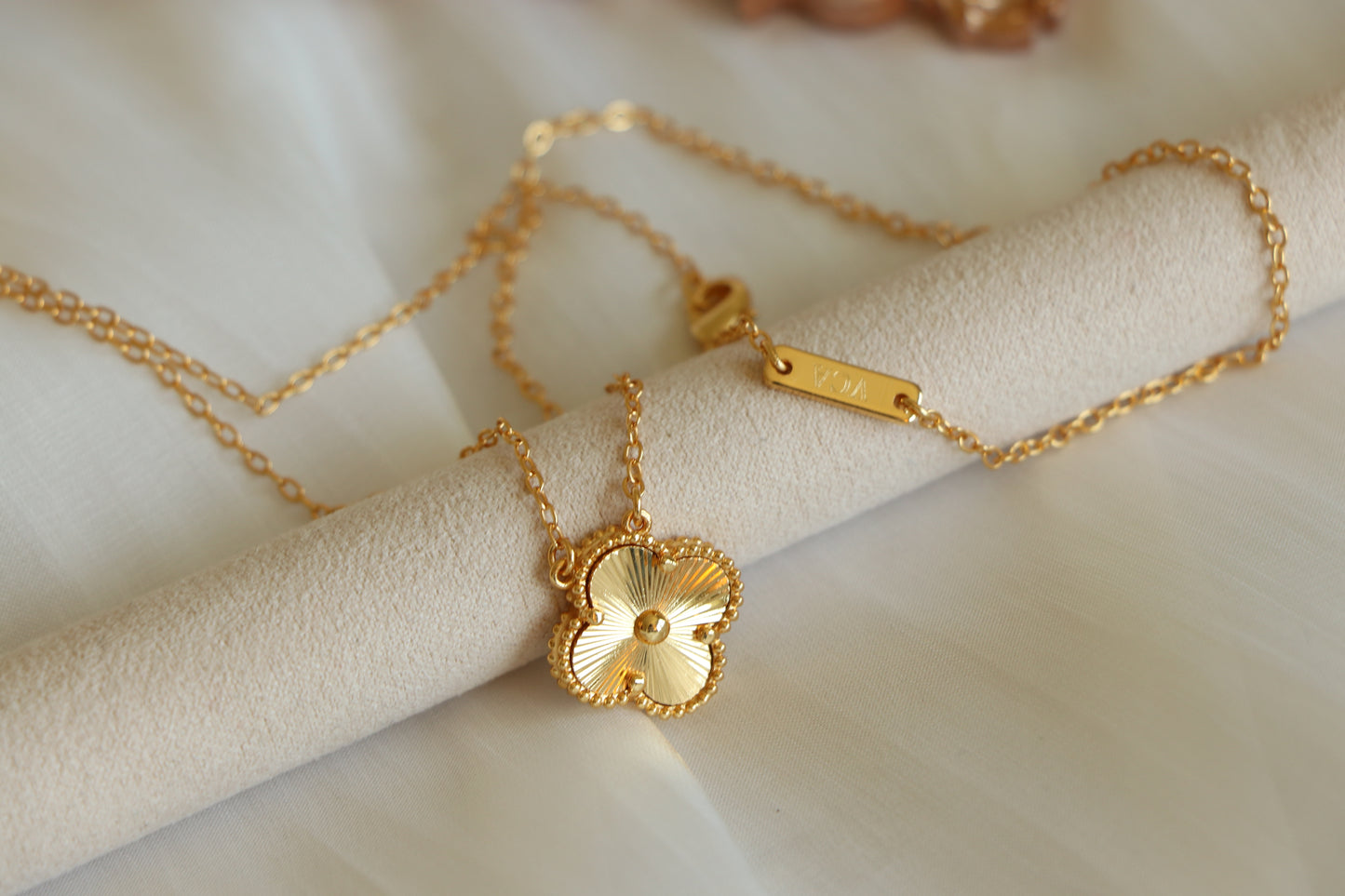 Luxury VCA Pendant Necklace YELLOW GOLD Leaf Clover