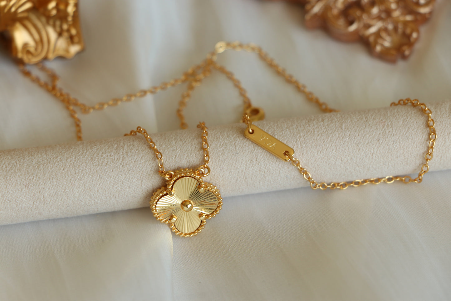 Luxury VCA Pendant Necklace YELLOW GOLD Leaf Clover