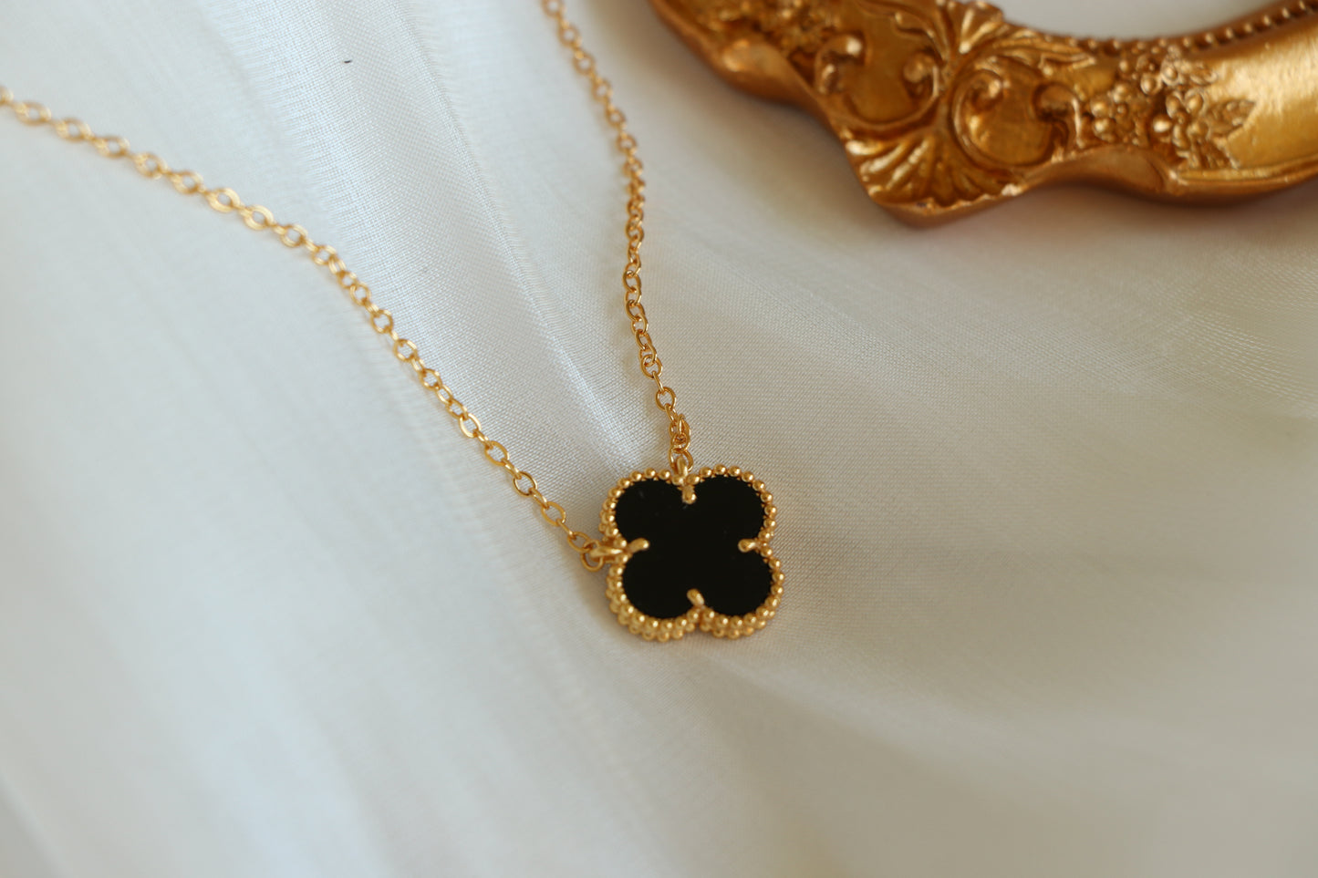 VCA Pendant Necklace BLACK ONYX Leaf Clover