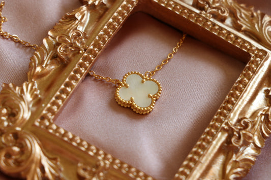 VCA Pendant Necklace MOTHER OF PEARL Leaf Clover