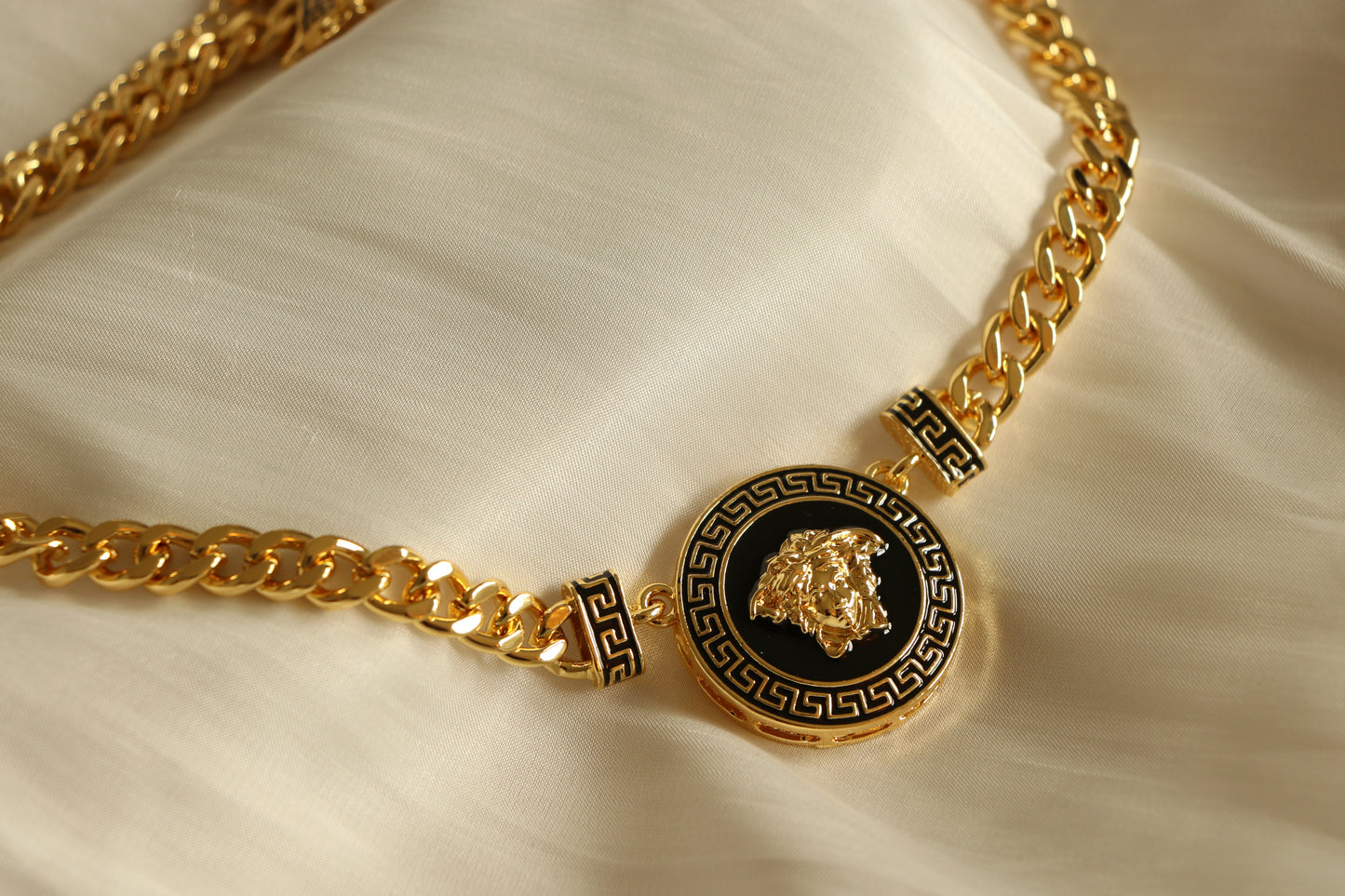 Luxury 18k Gold-Plated Versacei Golden Chain Necklace - High Quality 18k Gold Plated Statement Piece