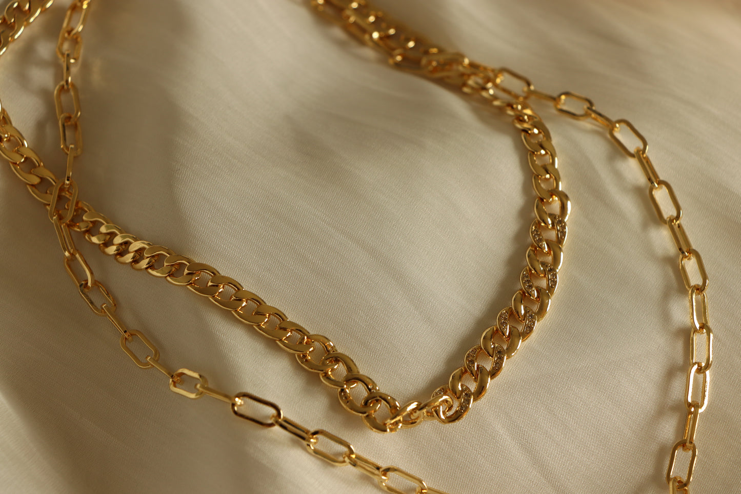 Luxury Double-Layered Necklace - Gold Chain Versacei pendant Necklace