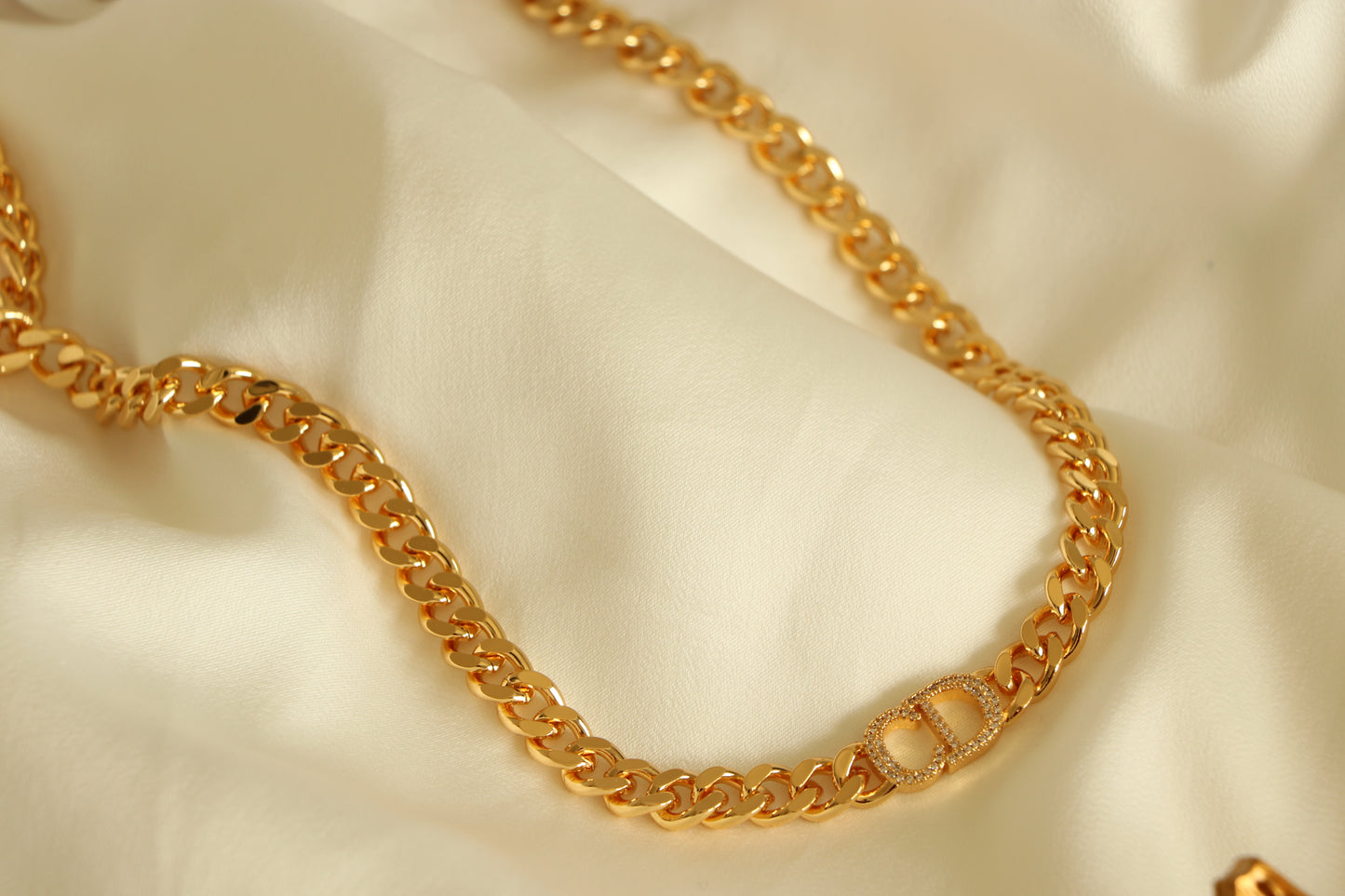 Luxury New CD Link chain  Necklace studded with Zircon - High Quality 18k Gold Plated Statement Piece