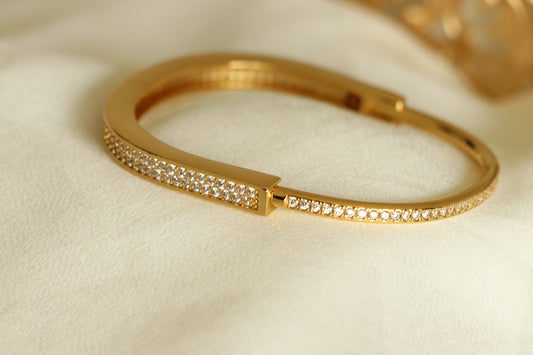 LUXURY Golden DIVA Bangle Bracelet Studded with Zircon Stones - High Quality 18k Gold Plated Statement Piece