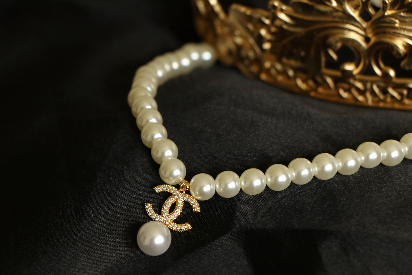 Luxury New CH Pearls Necklace studded with Zircon - High Quality 18k Gold Plated Statement Piece