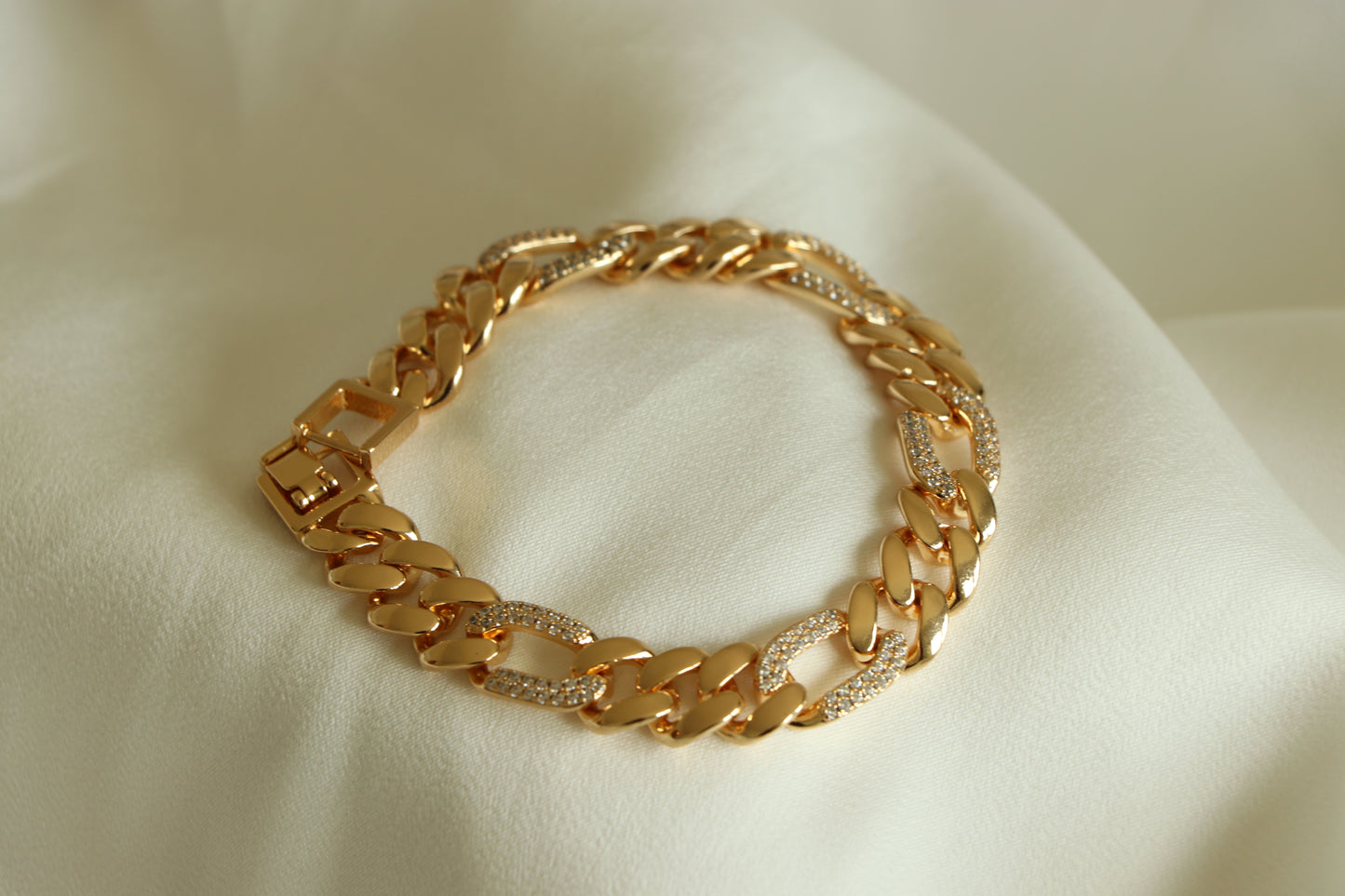 Golden Unique Janzeer Chain Bracelet Mixed with Zircon