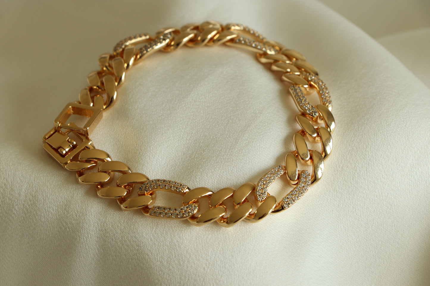 Golden Unique Janzeer Chain Bracelet Mixed with Zircon