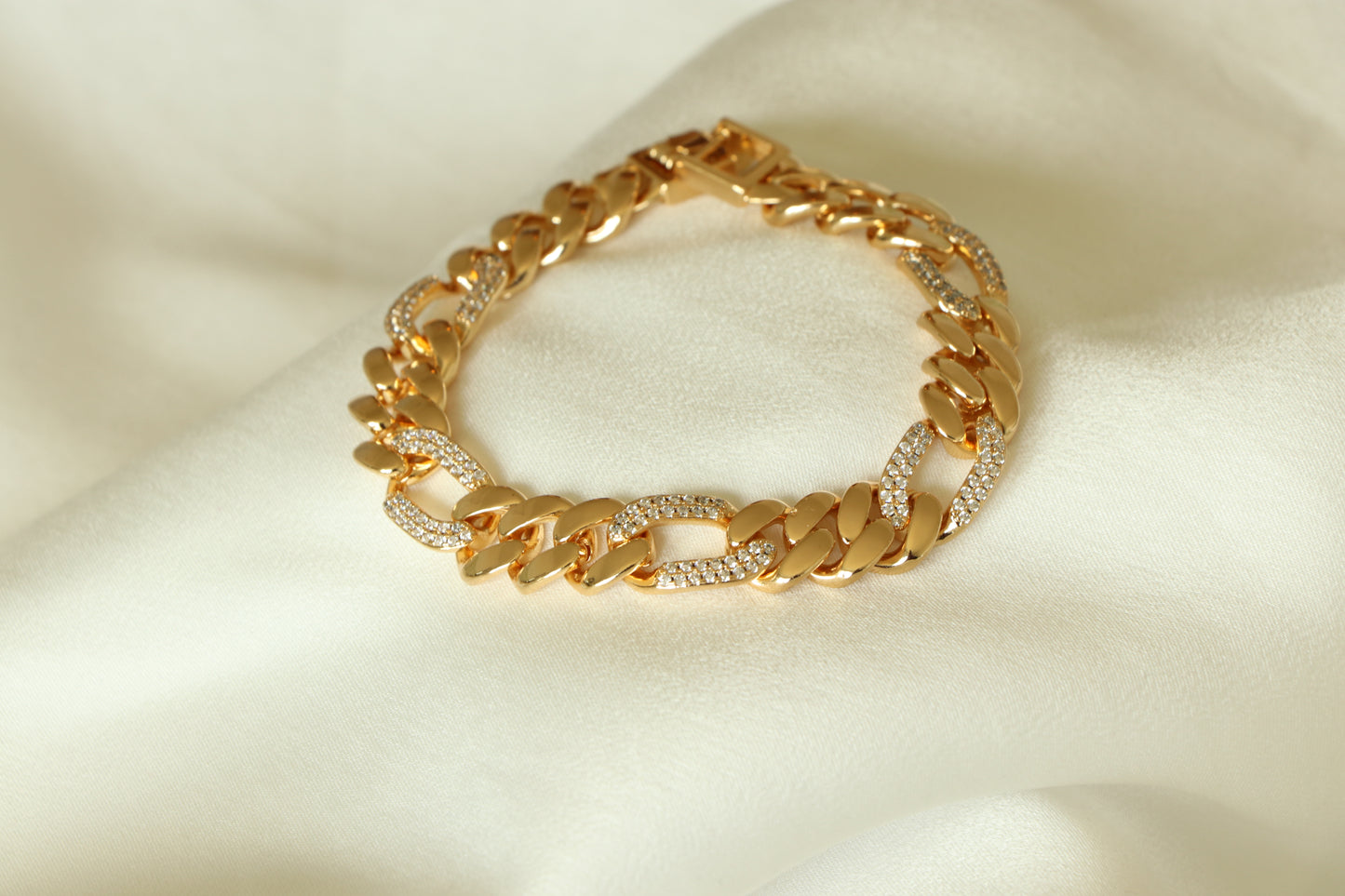 Golden Unique Janzeer Chain Bracelet Mixed with Zircon