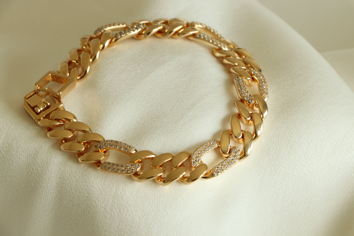 Golden Unique Janzeer Chain Bracelet Mixed with Zircon