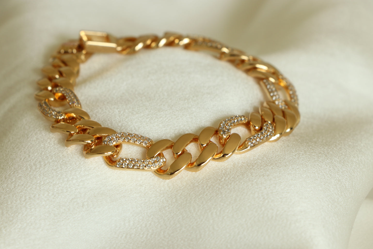 Golden Unique Janzeer Chain Bracelet Mixed with Zircon