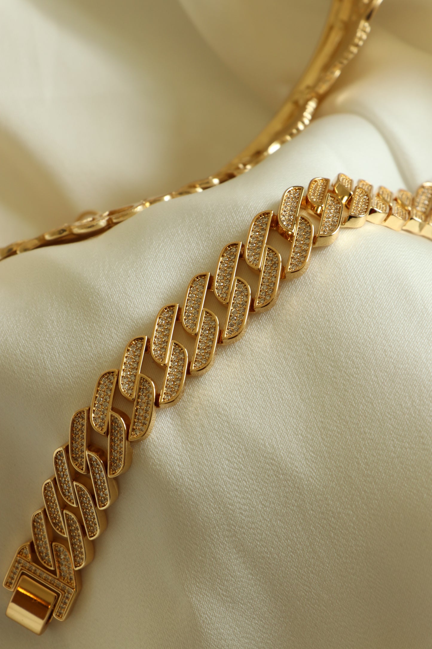 Luxurious Golden Janzeer Chain Bracelet Studded with Full Zircon