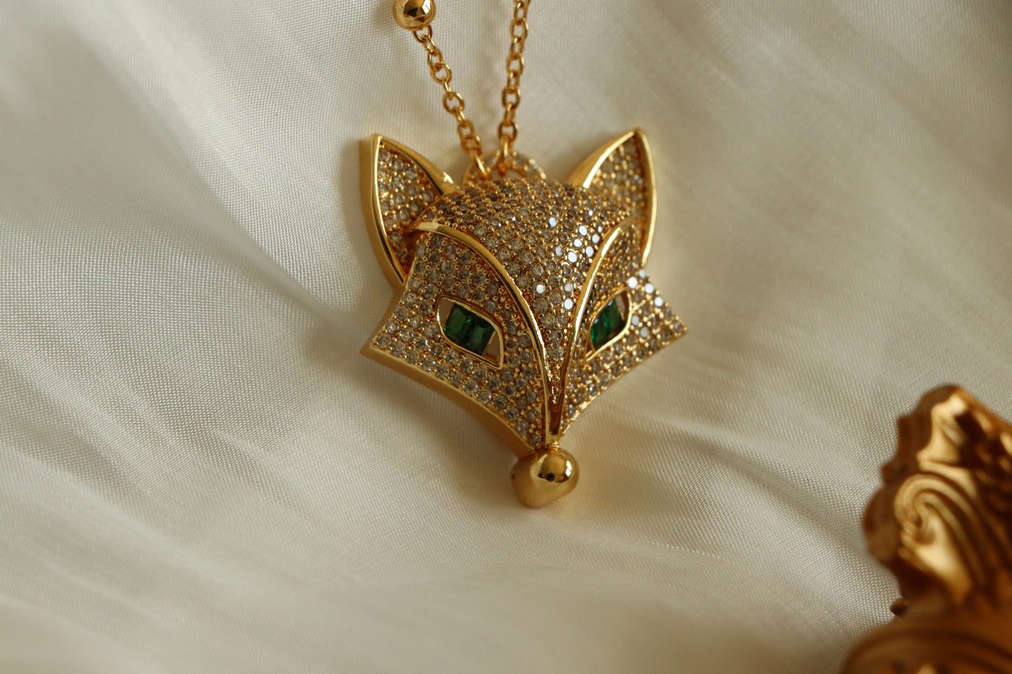 Luxuries Golden Fox Pendent Necklace - High Quality 18k Gold Plated Statement Piece