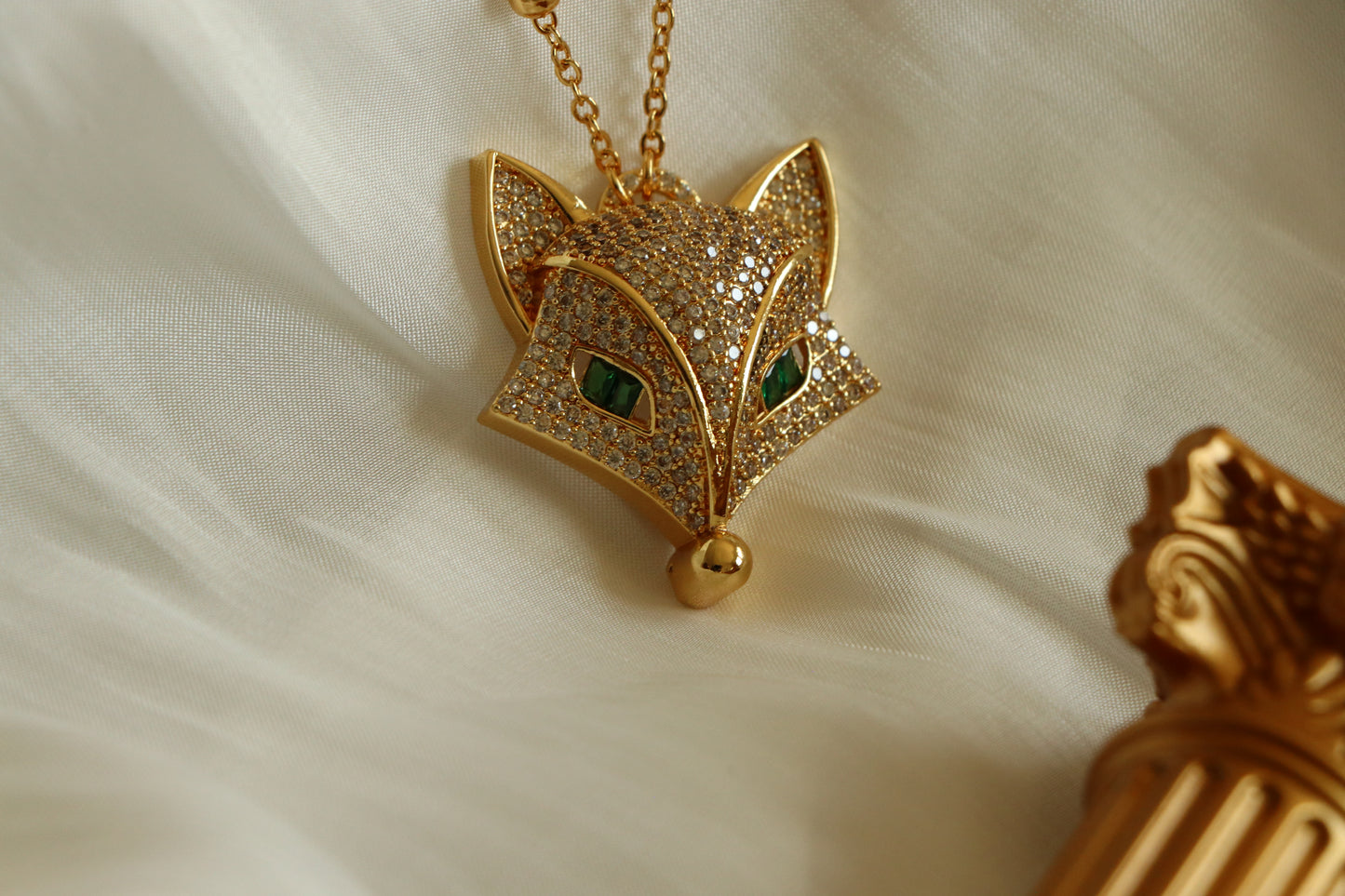 Luxuries Golden Fox Pendent Necklace - High Quality 18k Gold Plated Statement Piece