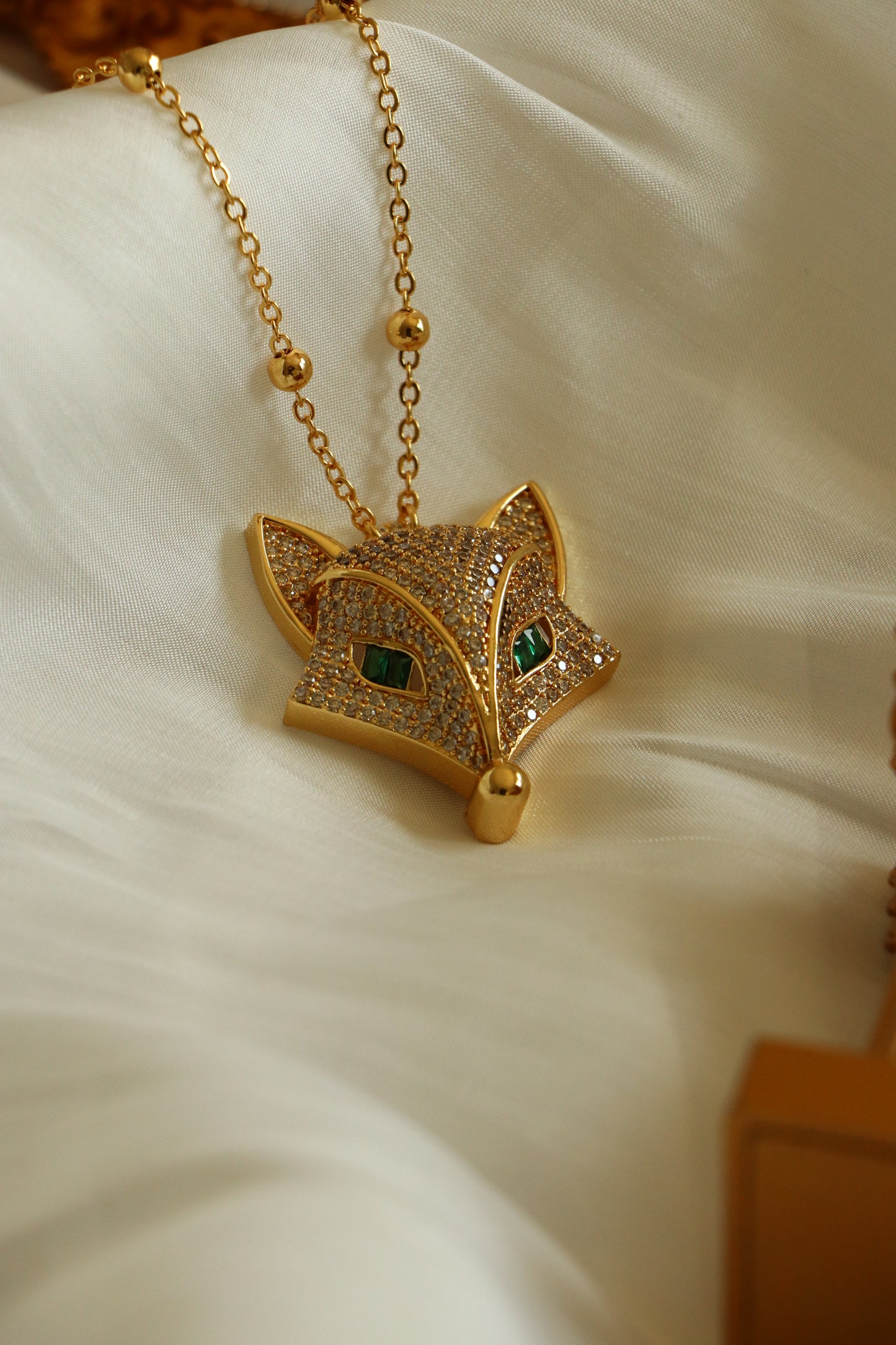 Luxuries Golden Fox Pendent Necklace - High Quality 18k Gold Plated Statement Piece