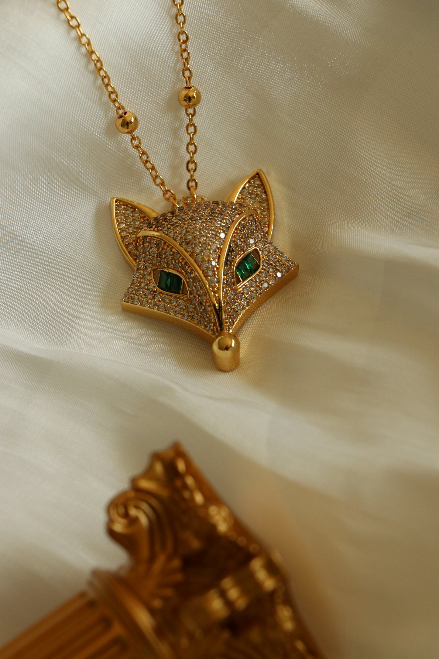 Luxuries Golden Fox Pendent Necklace - High Quality 18k Gold Plated Statement Piece