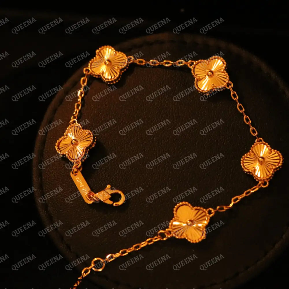 Golden Mini Clovers Bracelet Bracelet