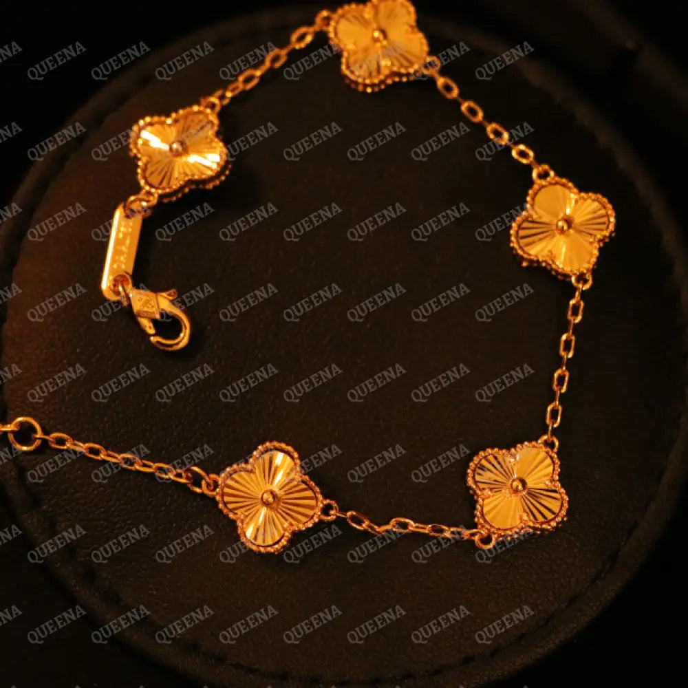 Golden Mini Clovers Bracelet Bracelet