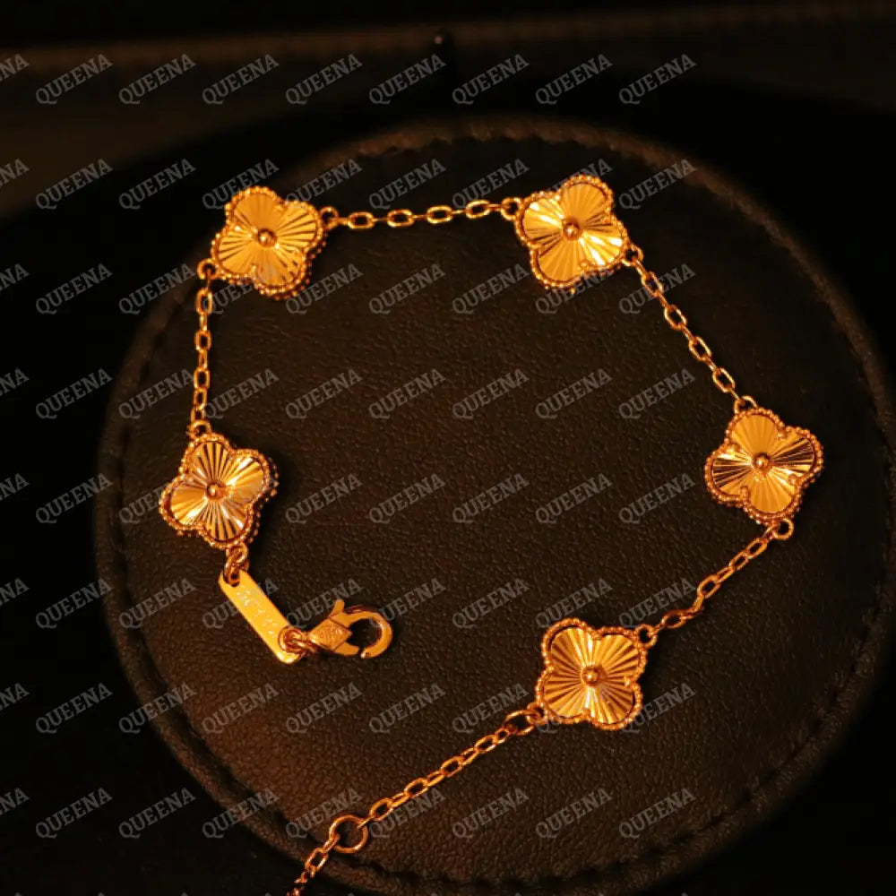 Golden Mini Clovers Bracelet Bracelet