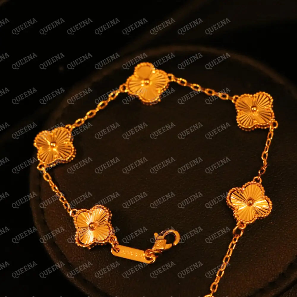 Golden Mini Clovers Bracelet Bracelet