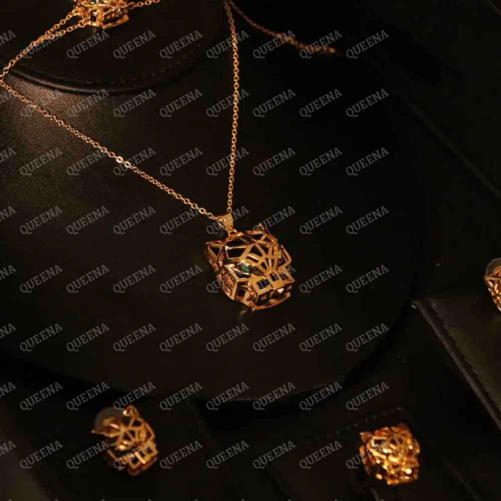 Luxury 18K Gold-Plated PANTHER Head JEWELRY SET 4 Pieces Golden Panther Head with Green Eyes Jewelry Sets