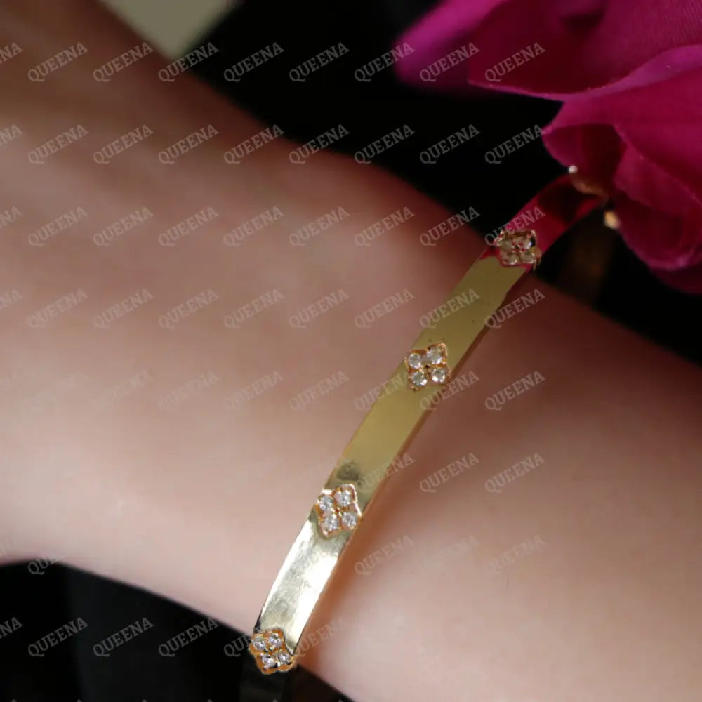 LUXURY Golden CLOVER Bangle Bracelet Studded with Zircon Stones - High Quality 18k Gold Plated Statement Piece Bracelet