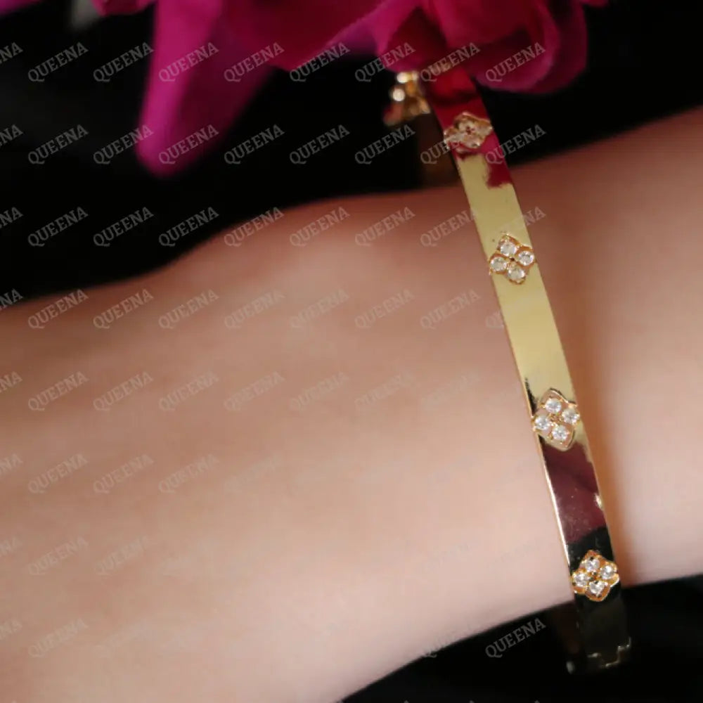 LUXURY Golden CLOVER Bangle Bracelet Studded with Zircon Stones - High Quality 18k Gold Plated Statement Piece Bracelet