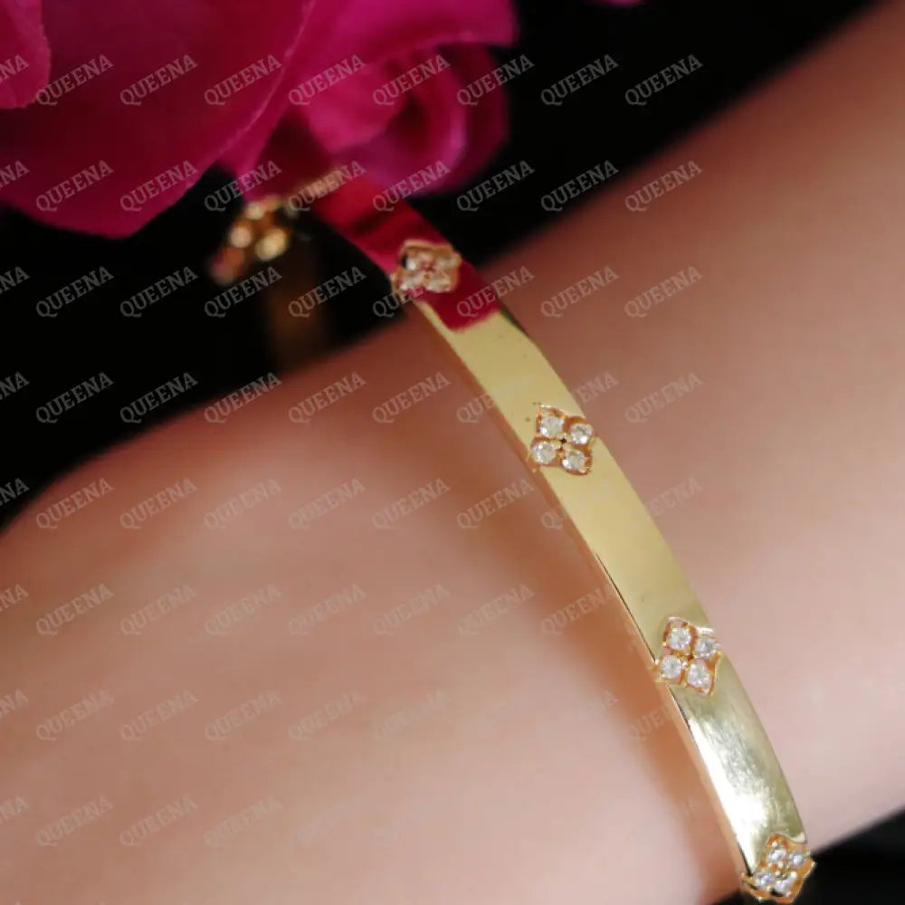 LUXURY Golden CLOVER Bangle Bracelet Studded with Zircon Stones - High Quality 18k Gold Plated Statement Piece Bracelet