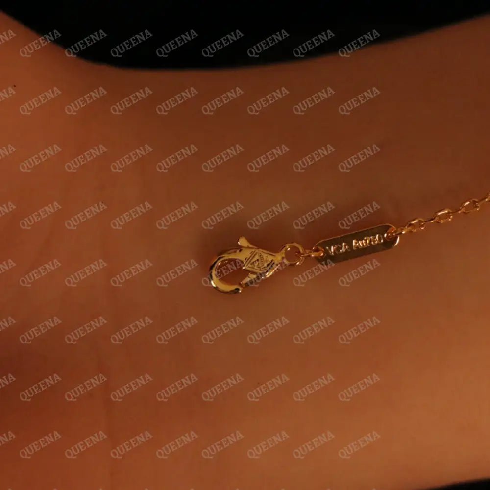 Mini Clover Bracelet with 5 Multi Leaf Clover - High Quality 18k Gold Plated Statement Piece Bracelet