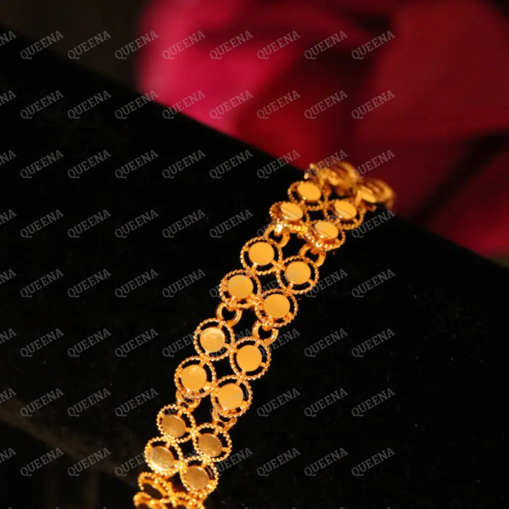 Salwa Shiny Chain Bracelet - High Quality 21k Gold-Plated Statement Piece - Bracelet