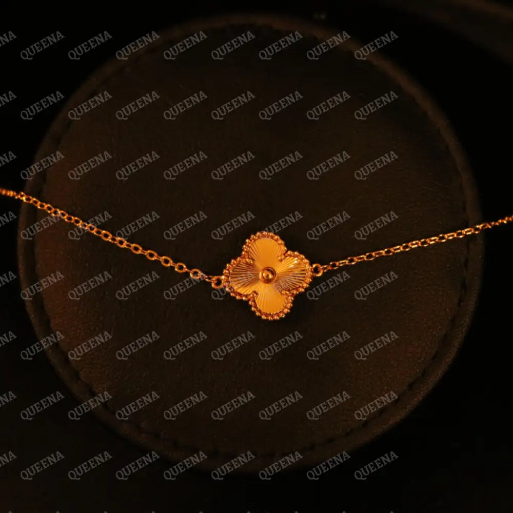 Single Gold Clover Bracelet Bracelet