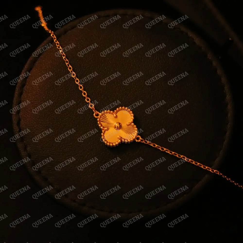 Single Gold Clover Bracelet Bracelet