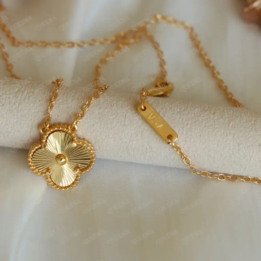 Single Gold clover Necklace - High Quality Stainless Steel Statement Piece Necklaces