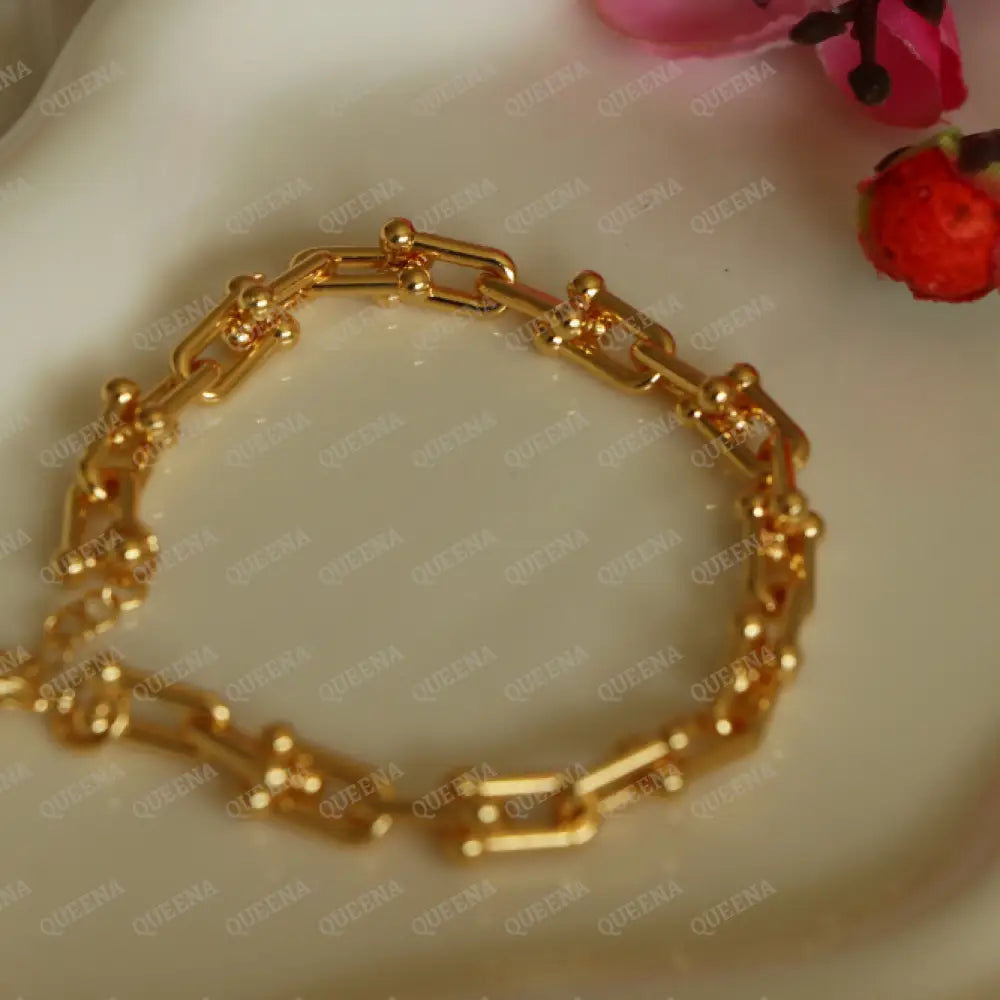 Tania Small U Link Chain Bracelet In Yellow Gold